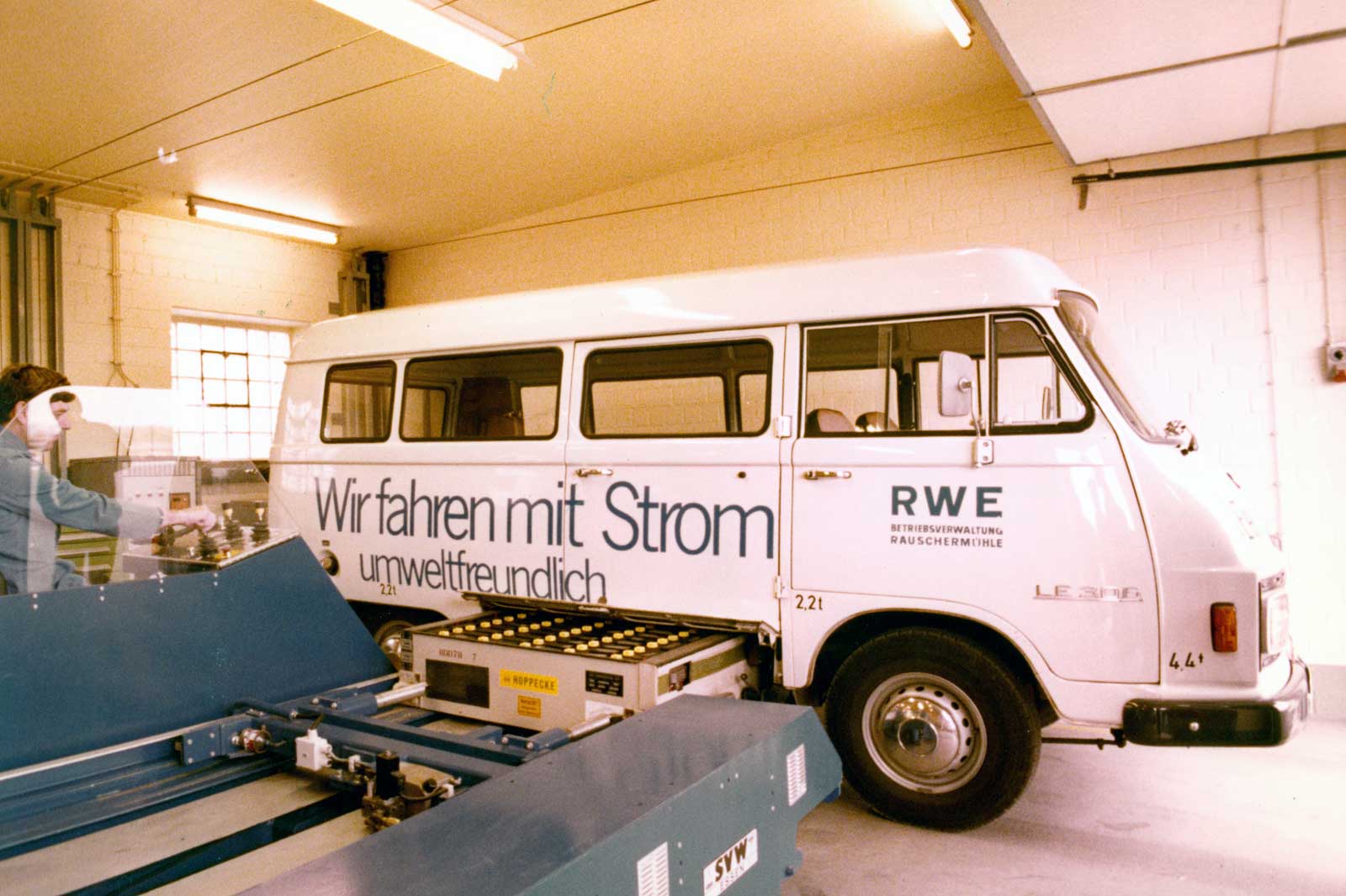 Changing the battery of an RWE electric van, 1977
